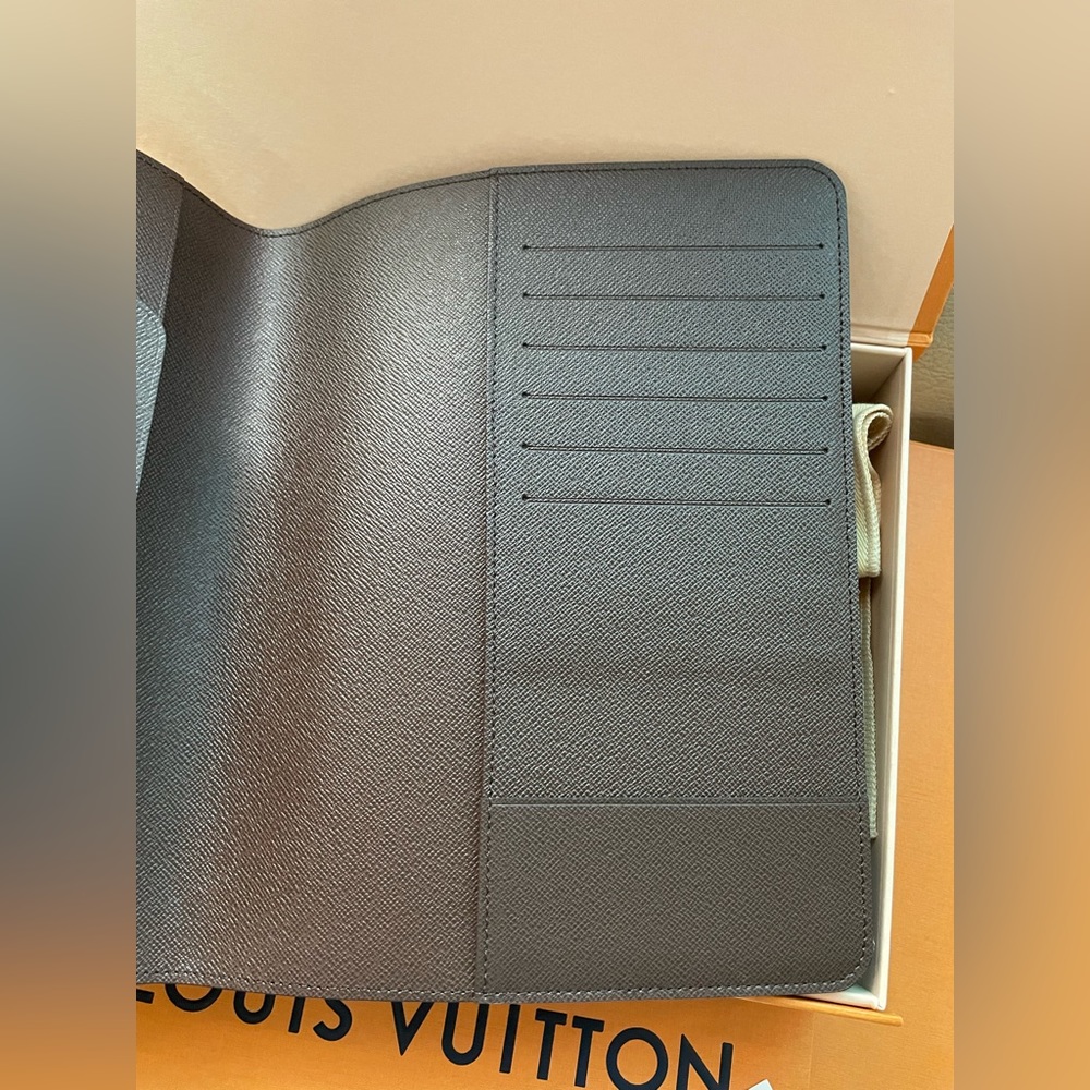 Sold❌❌Louis Vuitton Desk Agenda Cover
❣️❣️In High Demand❣️❣️ - Picture 16 of 16